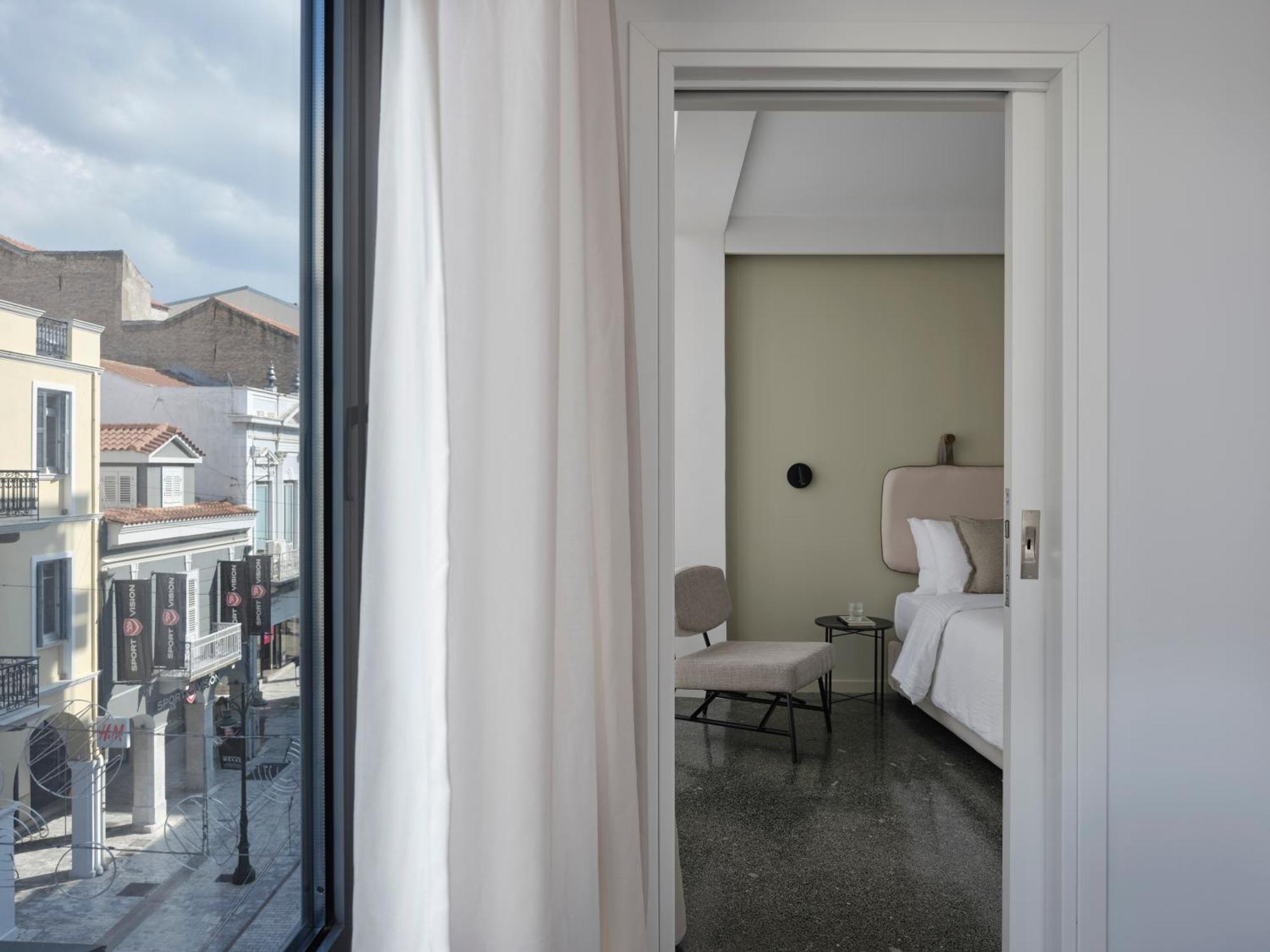 Residence Патра Екстериор снимка